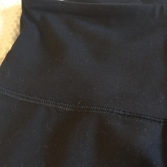 Old Navy Go-Dry Workout Leggings - Picture 2 of 4